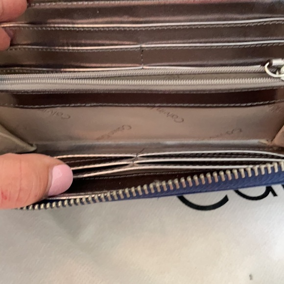 Black Calvin Klein Shoulder Bag with Blue Wallet - Picture 3 of 12